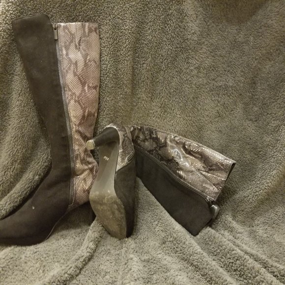 Boots - Picture 2 of 3